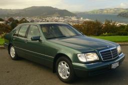 Dark green Mercedes S Class car photo.jpg
