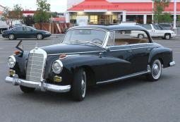 Mercedes Benz classic car in black photos.jpg