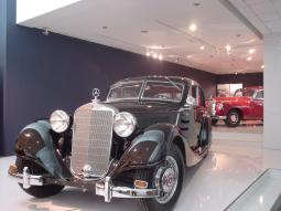Mercedes-Benz 320 Streamliner in black.jpg