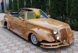 Classic car with woody look.JPG