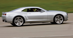 2009 Chevrolet Camaro in silver.PNG
