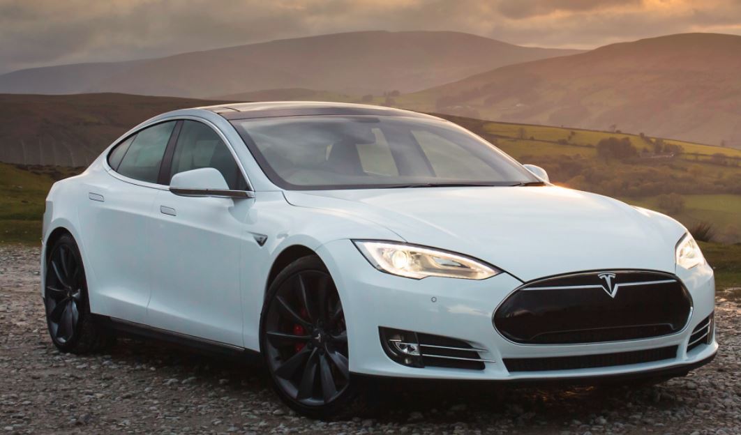 Modern eletric cars picture of Tesla S P85d in white.JPG