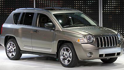 2007 Jeep Compass in silver.PNG