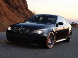 2006 BMW M5 in black.jpg