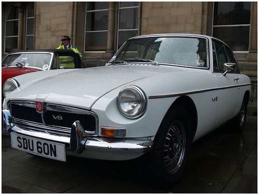 MG B GT V8 Sports Car photo.jpg